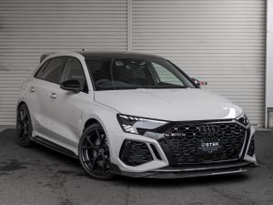 AUDI RS3 8Y にCT Carbon FULL CARBON KITをインストール。